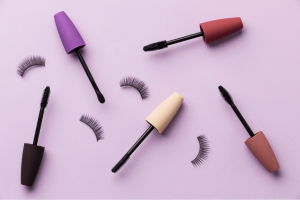 Was ist besser – Wimpernverlängerung oder falsche Wimpern?